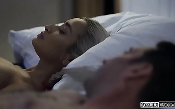 女人 Hot Asian Babe Delivers Intense Blowjob and Wild