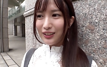 Sizzling Japanese Temptress Masters the Art of Sensual