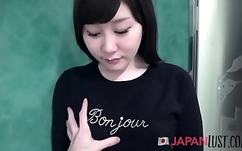 呻吟 性猛交 Hot Japanese Temptress Seduces Him with Expert Blowjob