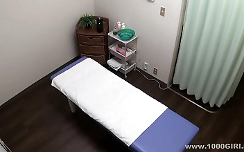 四区 色婷婷 Hot Asian MILF Delivers Unforgettable Blowjob Experience
